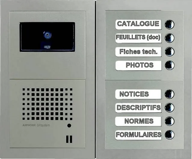 Dobbelt panel med kamera, høyttaler og åtte navnskilt med åtte knapper.